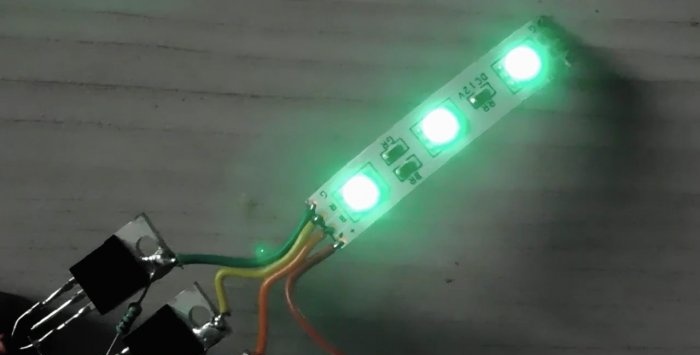 Vienkāršākais kontrolieris RGB LED sloksņu pārslēgšanai ar trim tranzistoriem