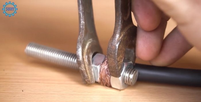 How to make a reliable electrode holder