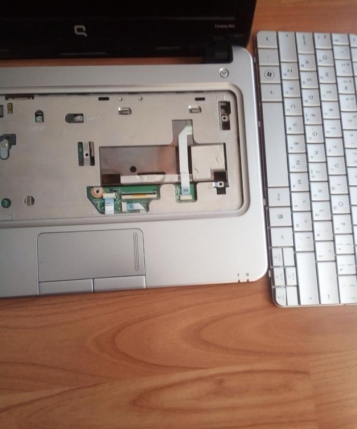 Membersihkan komputer riba anda daripada habuk sendiri