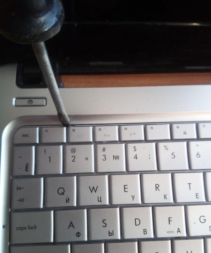 Samodzielne czyszczenie laptopa z kurzu