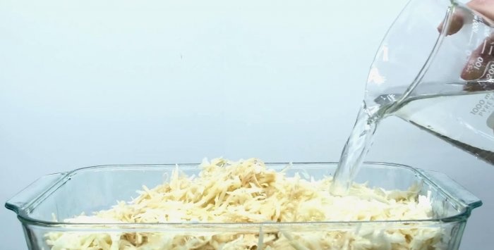 Extracting starch from potatoes