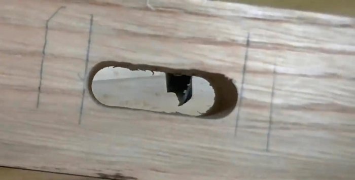 Fabricació d'un endoll de espiga amb una màquina de perforació