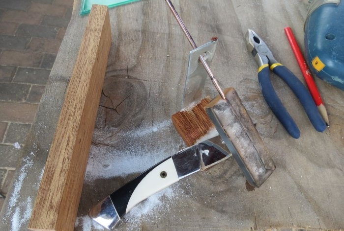 Een eenvoudig hulpmiddel voor het slijpen van messen onder een vaste hoek