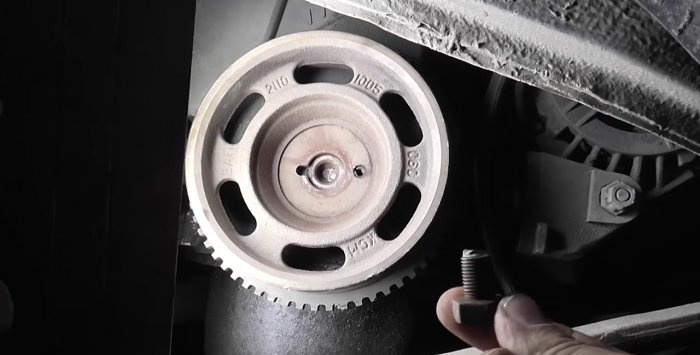 Crankshaft pulley screw broke off