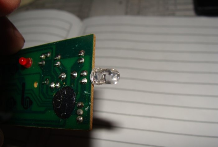 Substituir o diodo IR no controle remoto aumenta o alcance do controle