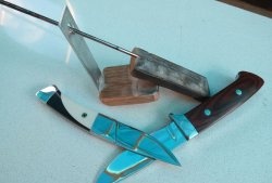 Et enkelt verktøy for å slipe kniver i en fast vinkel