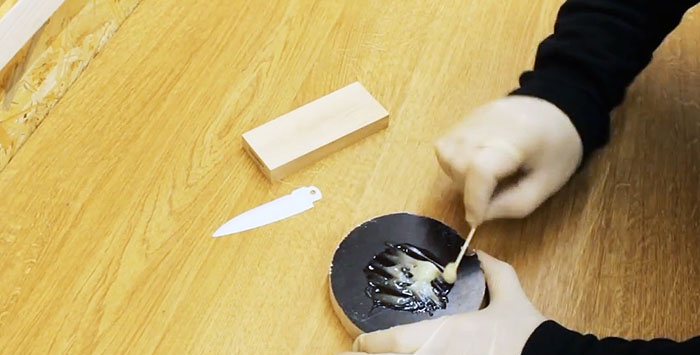 Hogyan készítsünk egy egyszerű fogantyút egy törött késhez