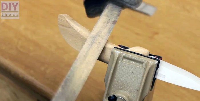 Hoe maak je een eenvoudig handvat voor een gebroken mes?
