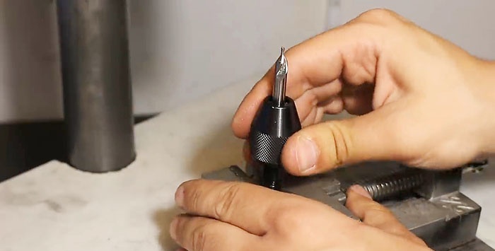 How to accurately drill a side hole in a round workpiece