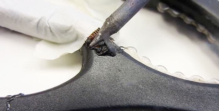 Reparație mâner de foarfecă din plastic