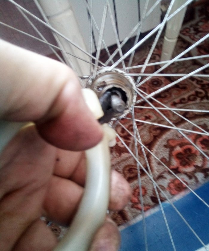 Desmontagem, manutenção e montagem do cubo traseiro e catraca da roda da bicicleta