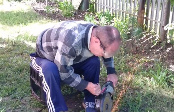 Cultivador elétrico atualizando para condições de trabalho