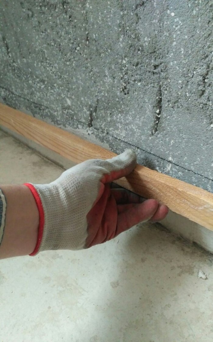 Ako položiť dlaždice na stenu