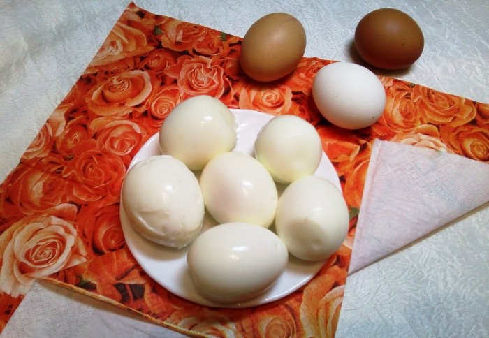 איך לקלף ביצים מבושלות במהירות 4 שיטות מוכחות