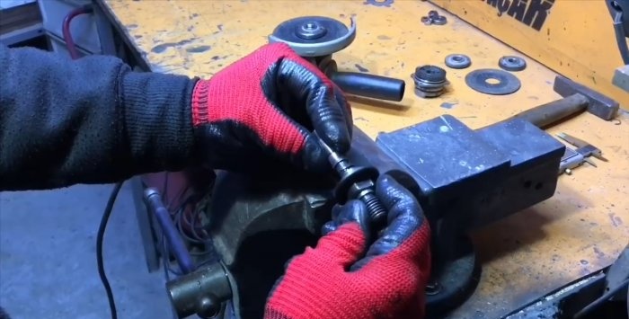 Do-it-yourself grinding cutting attachment for a screwdriver