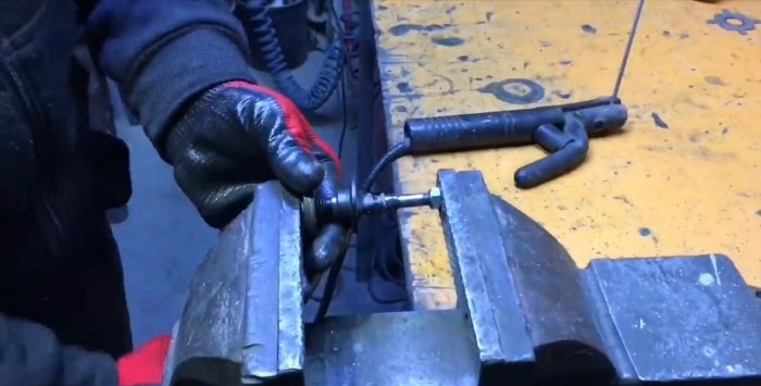 Do-it-yourself grinding cutting attachment para sa screwdriver