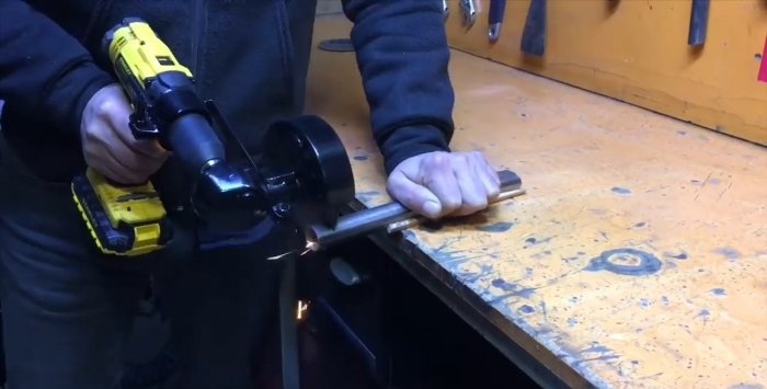 Do-it-yourself grinding cutting attachment for a screwdriver