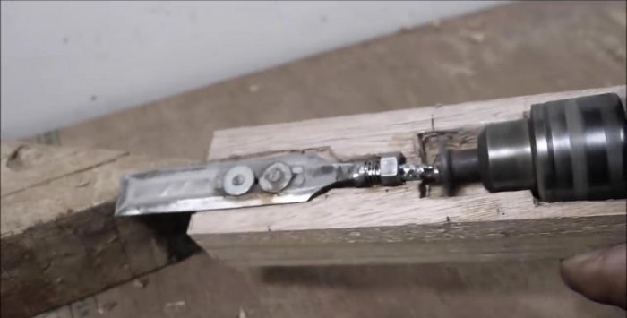 Сглобяване на електрическо длето от бормашина