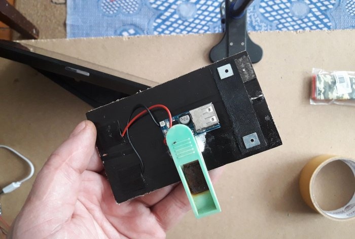 Autonomous power supply for antenna with amplifier from solar battery