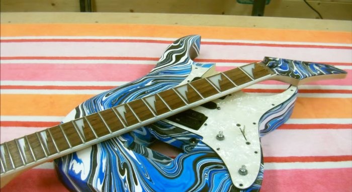 Lukisan gitar do-it-yourself asal