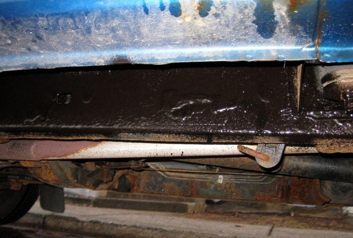 Making a cache with a spare key on the car body