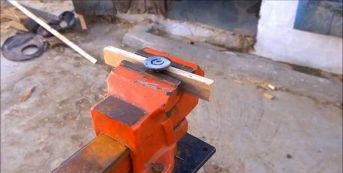 Cortador de madera para agujeros pasantes y ciegos.