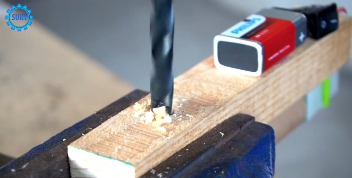 Bir işaretçiden basit bir lazer seviyesi nasıl yapılır