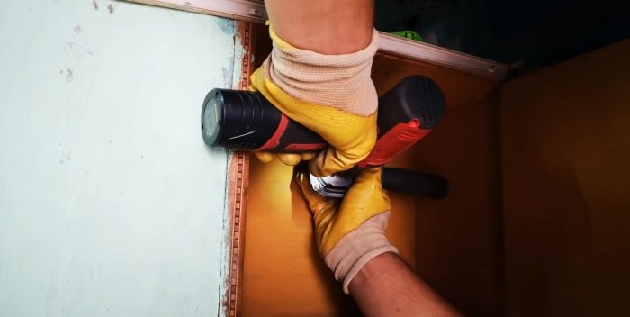 En anordning för en skruvmejsel från växellådan på en trasig vinkelslip