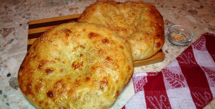Ουζμπεκικό πλακέ ψωμί στο φούρνο Σαν από tandoor