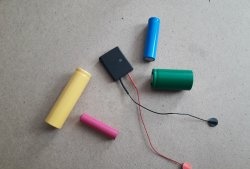 Compact charger para sa anumang panlabas na baterya