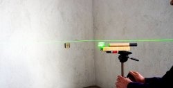 Bagaimana untuk membuat tahap laser mudah dari penunjuk