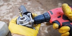A device for a screwdriver from the gearbox of a broken angle grinder