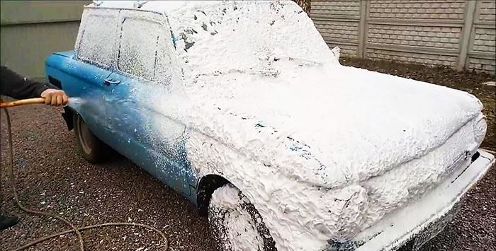 Generador de espuma casero para lavado de coches.