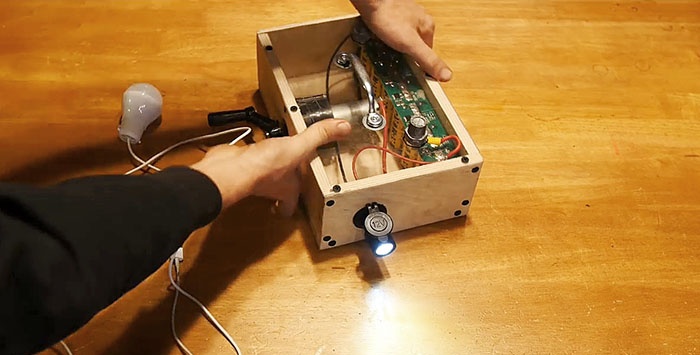 Handgenerator met ionistoren voor het starten van de motor