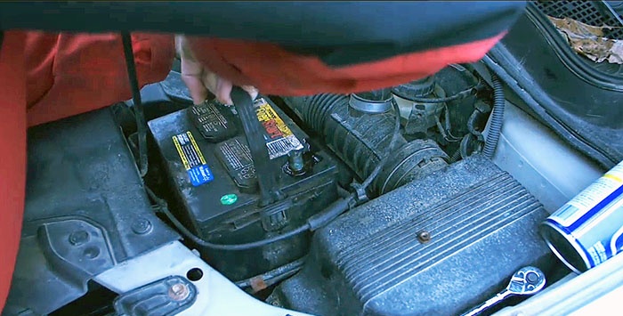 Ręczny generator z jonistami do uruchamiania silnika