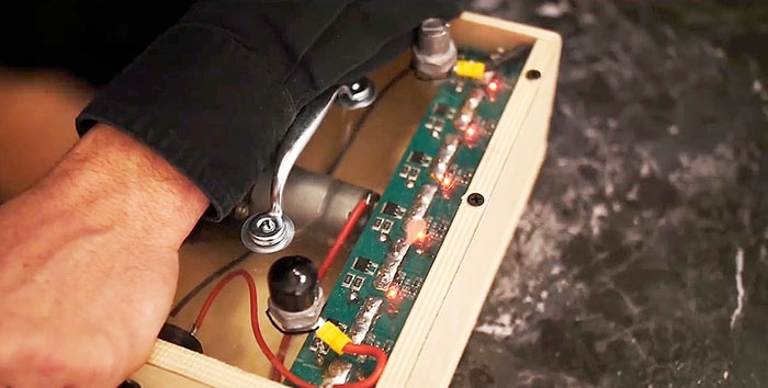 Générateur manuel avec ionistors pour démarrer le moteur