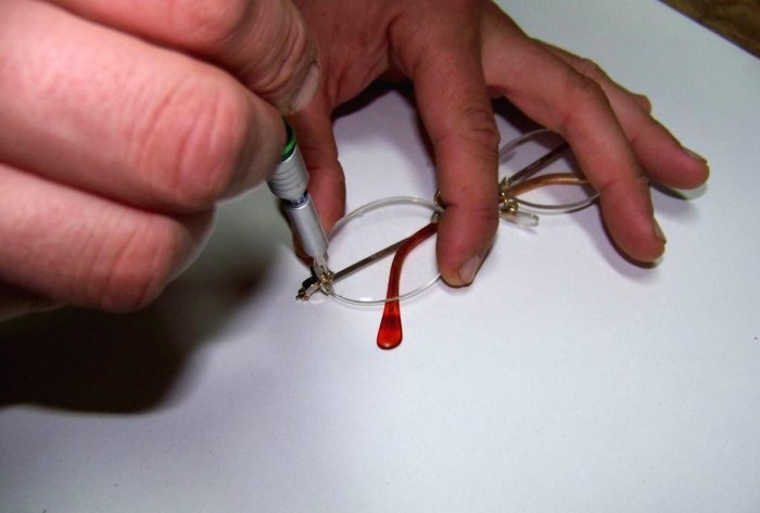 Quick eyeglass frame repair