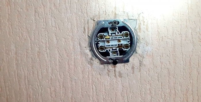 How to replace a socket box with a socket