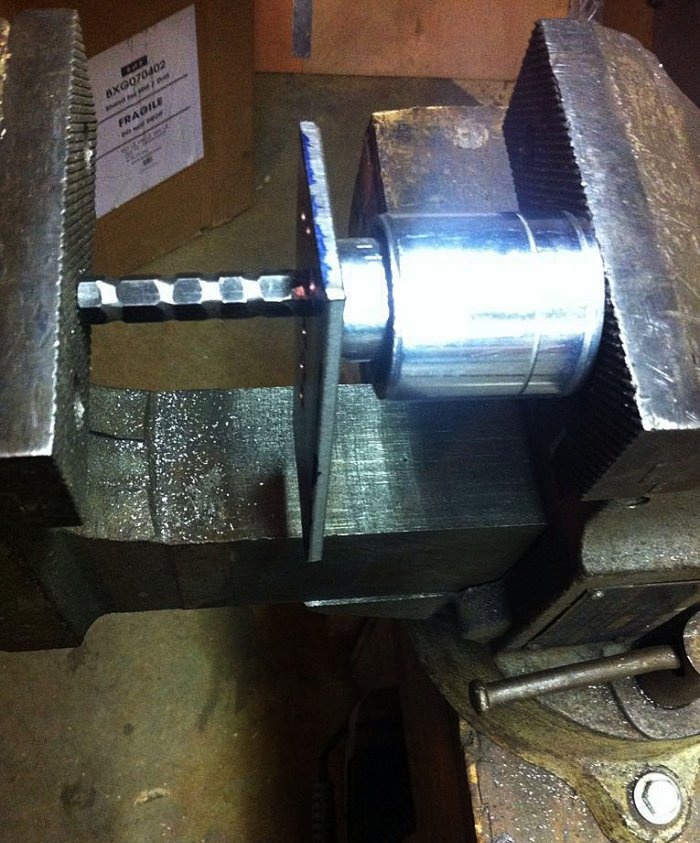 Како направити шестерокутну рупу у металу