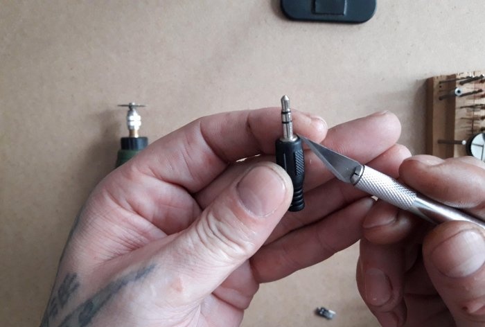 How to make reliable phone plugs