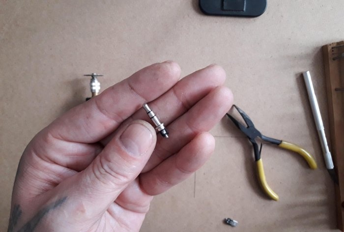 How to make reliable phone plugs