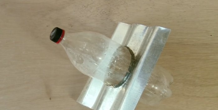 Hoe maak je een zonnelamp uit een fles?
