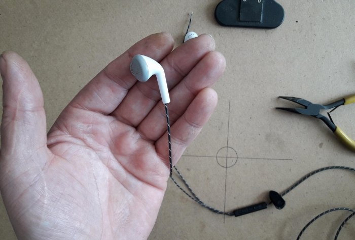 Assembling one earphone from two