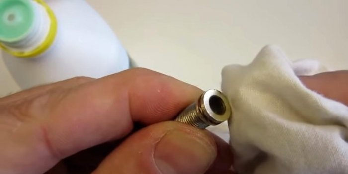 Jak vyrobit opakovaně použitelný aerosol z běžného