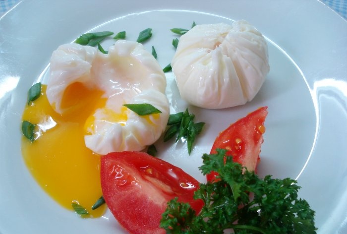 Posjert egg i en pose rask frokost