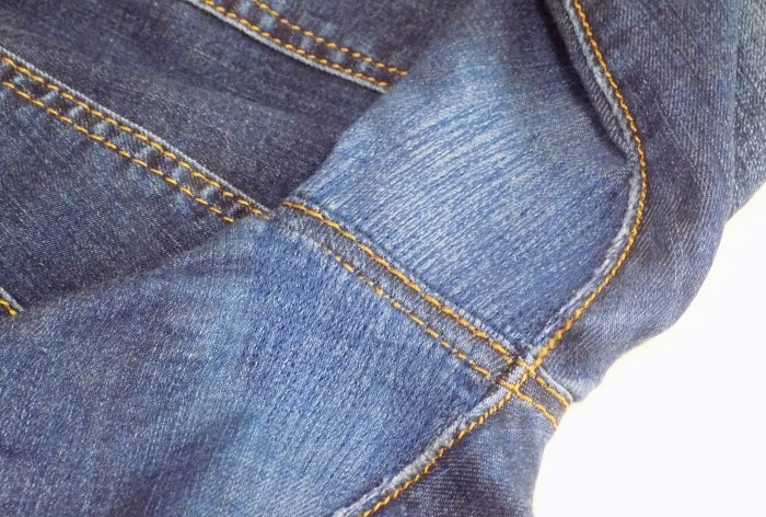 Comment réparer un jean effiloché