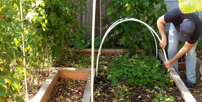 Ett enkelt växthus gjord av PVC-rör med dina egna händer