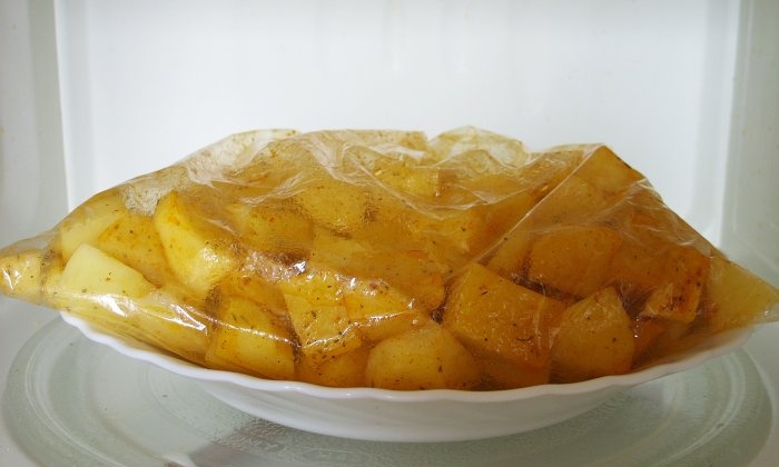 Złote ziemniaki w kuchence mikrofalowej w 5 minut