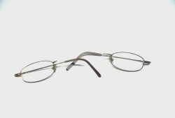 Quick eyeglass frame repair