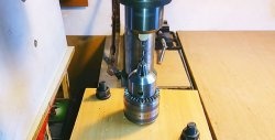 Drilling machine centering attachment para sa precision drilling